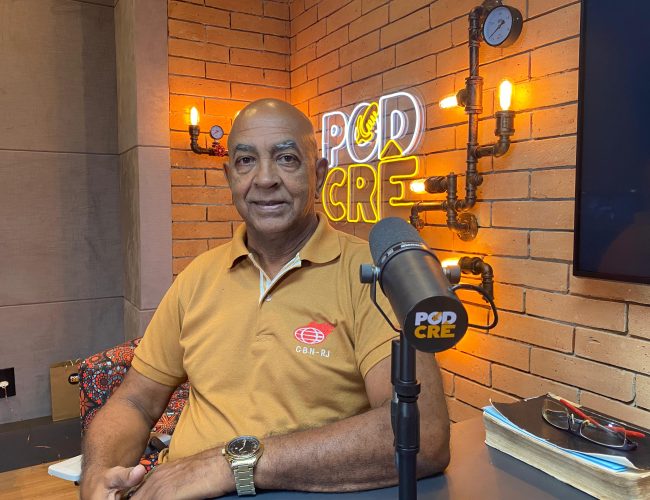 Ex-mestre-sala da Mangueira, William Braga critica Claudia Leitte no carnaval: “Não nasceu de novo”