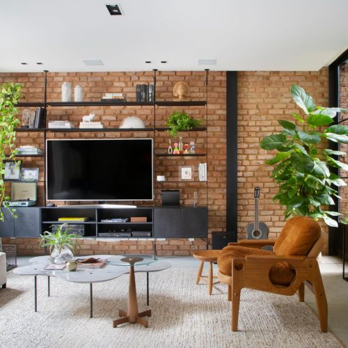 Arquitetura com alma: aço é protagonista de residência moderna no Rio que dialoga com o passado e o futuro