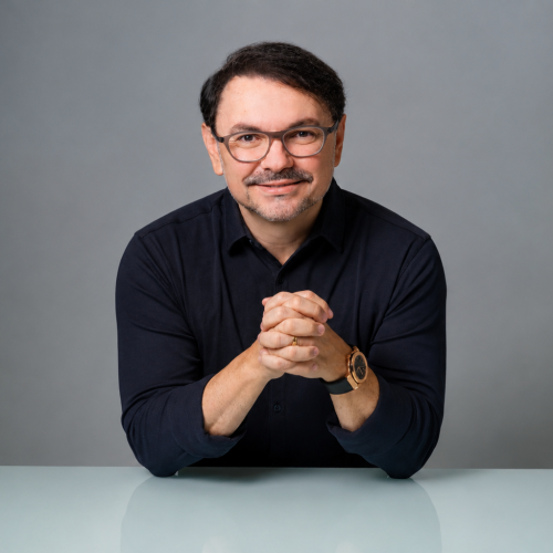 Rossandro Klinjey leva debate sobre saúde emocional e os desafios da educação ao Festival LED Rio